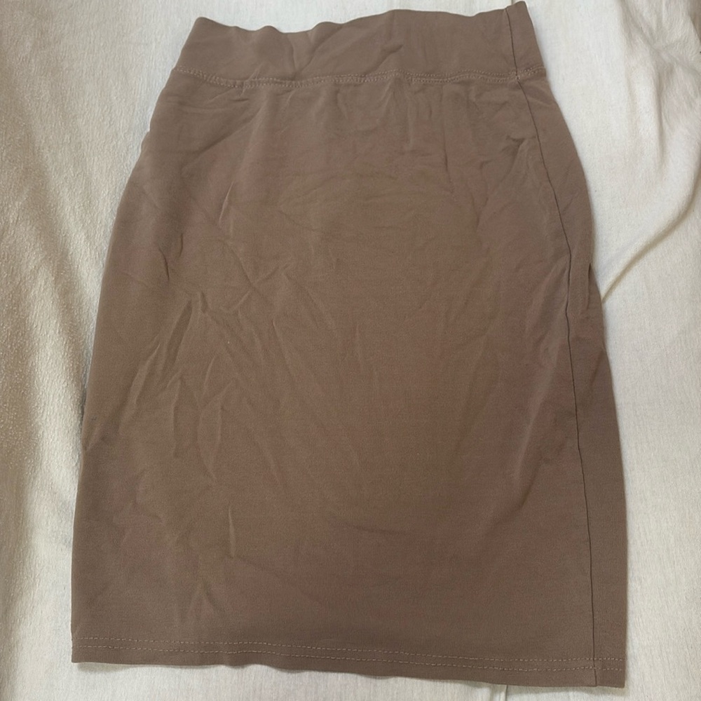 Almost brand new pencil skirt from Sweet in a size medium. No tears/stains